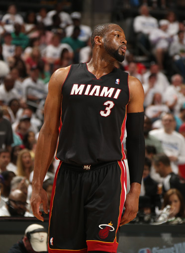 NBA：马刺新秀文班亚马闪耀 全场送出六盖帽（NBA：马刺新星文班亚马大放异彩 单场送出6次封盖）