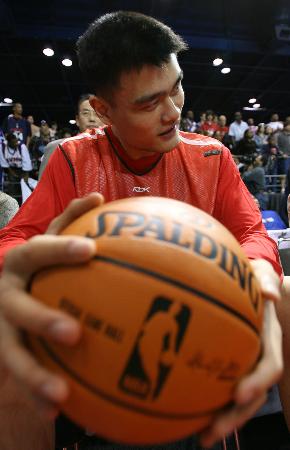 上海U20男足队员失利后哭成一片，徐根宝：哭什么？责任在我（上海U20男足失利后队员痛哭，徐根宝：别哭，责任我来担）