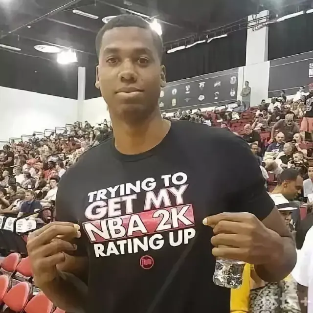 意甲战报：波雷利梅开二度，卡利亚里3-3战平热那亚（意甲：波雷利双响，卡利亚里与热那亚3比3握手言和）