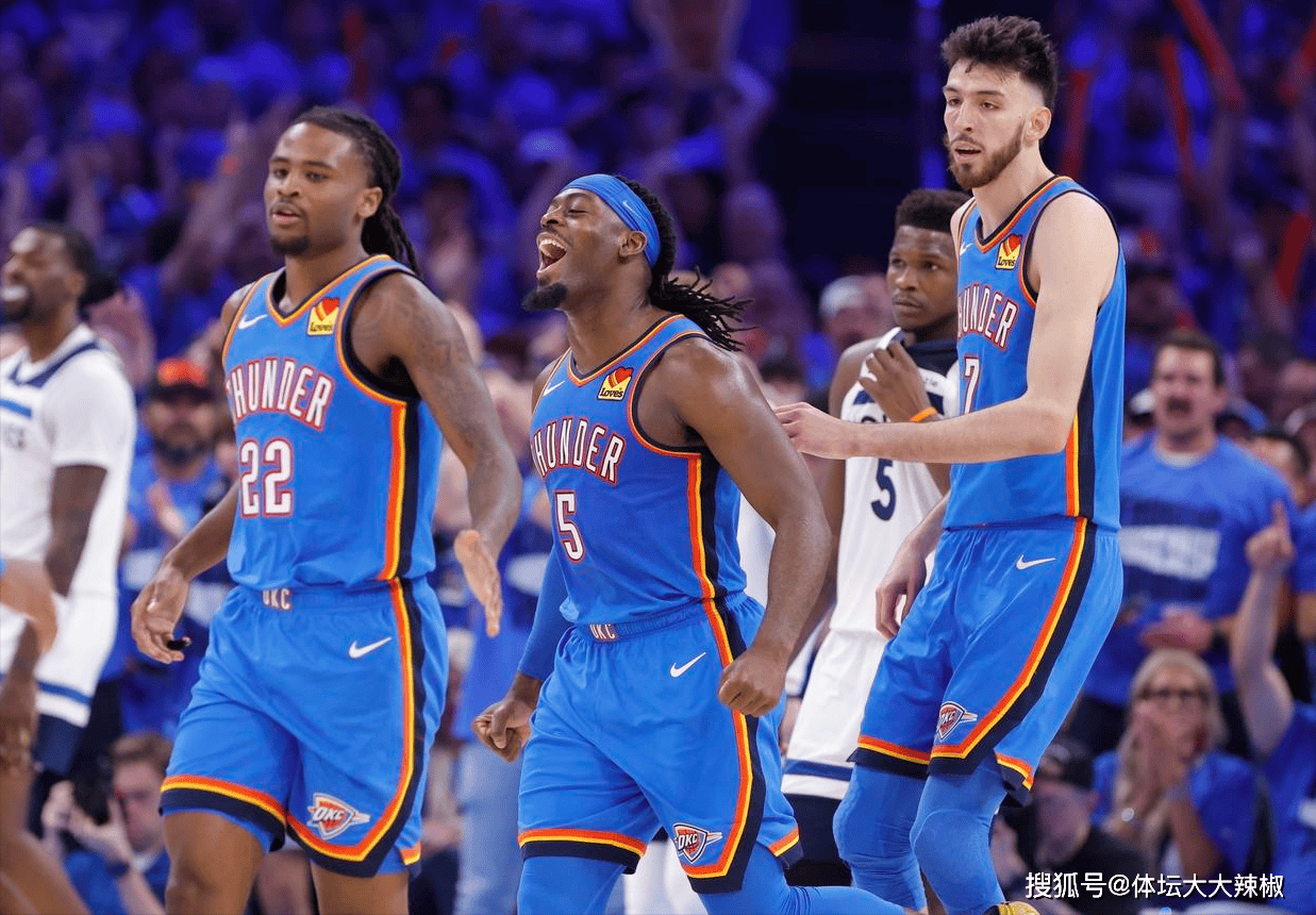 亚泰官方：寒潮来袭，长春亚泰队备战训练转至室内足球馆（亚泰公告：受寒潮影响，长春亚泰将备战训练转至室内足球馆）