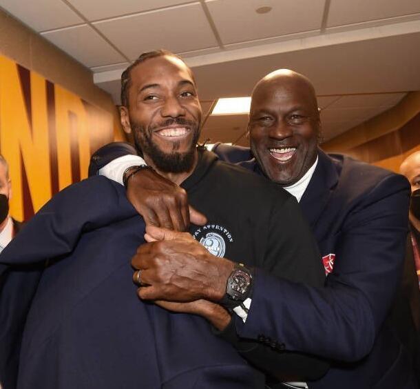 上一次对阵安哥拉：梅西斯卡洛尼替补登场，阿亚拉百场（上回交锋安哥拉：梅西、斯卡洛尼替补亮相，阿亚拉完成百场里程碑）